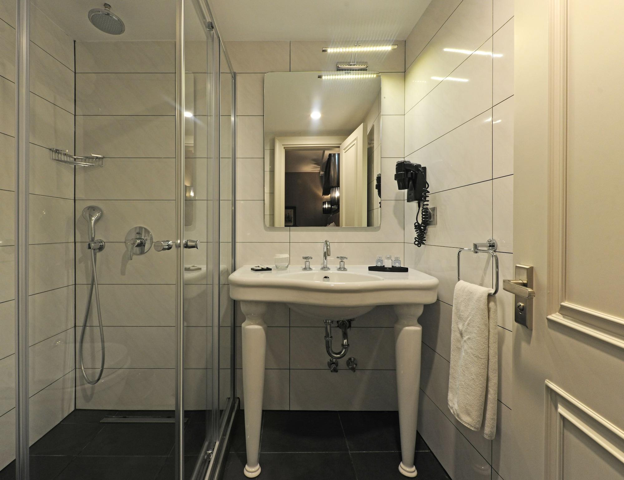 מלון Le Petit Palace - Special Category
