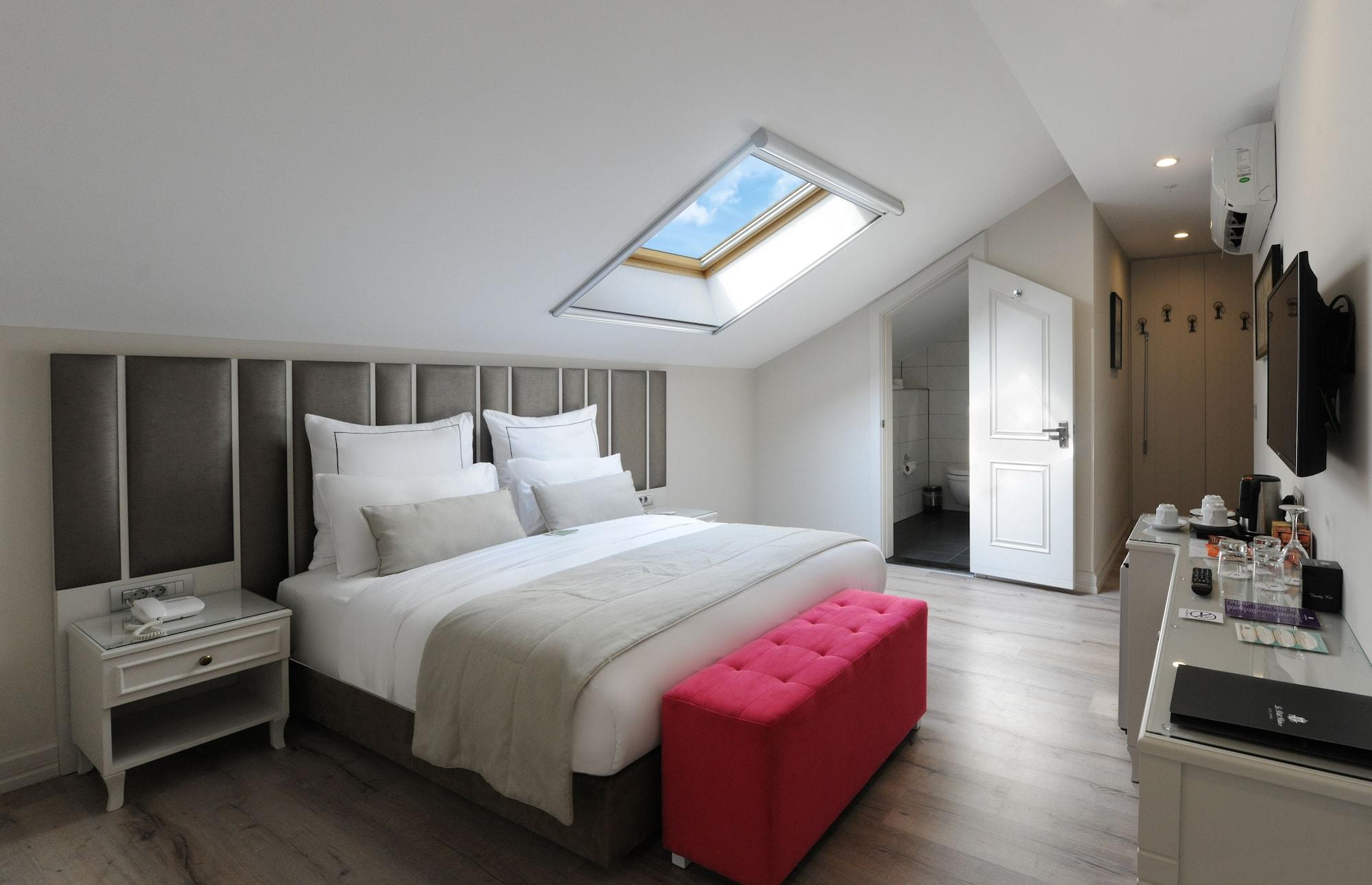 Le Petit Palace - Special Category Hotel