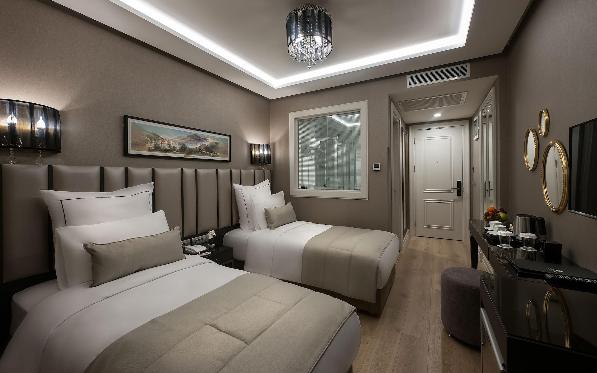Le Petit Palace - Special Category