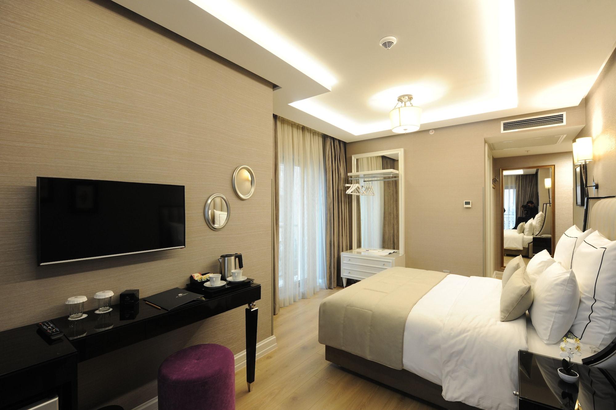 Le Petit Palace - Special Category Hotel