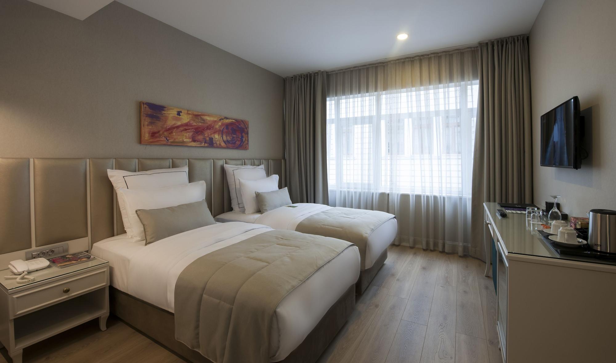 Le Petit Palace - Special Category Hotel